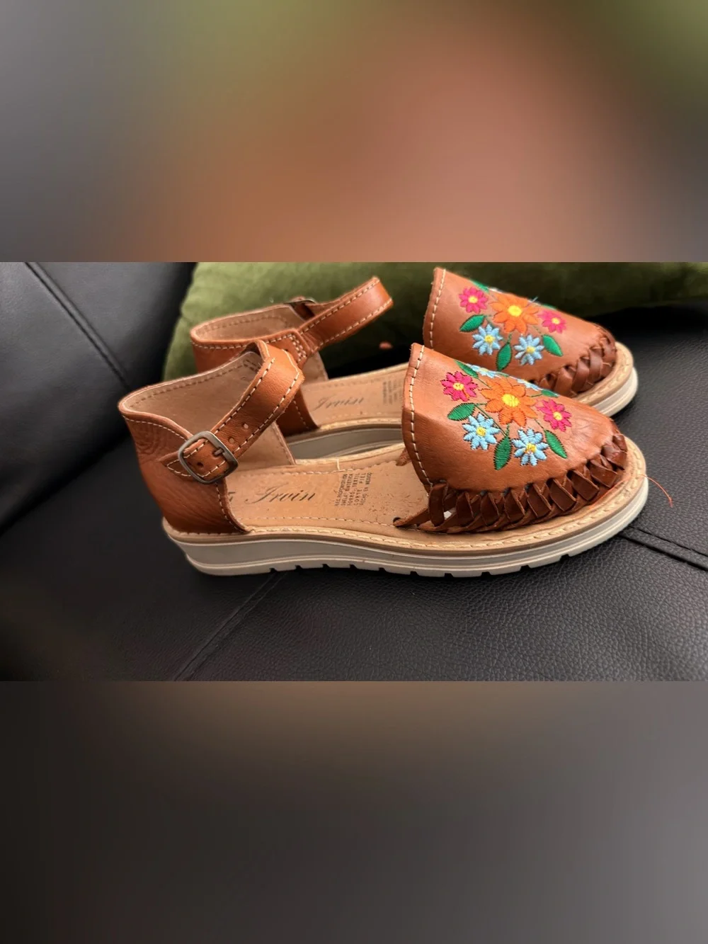 Girls leather  Embroidered Floral Sandals with Ankle Strap huaraches size 4 girl